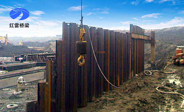 洪江市污水處理廠工程拉森鋼板樁圍堰施工