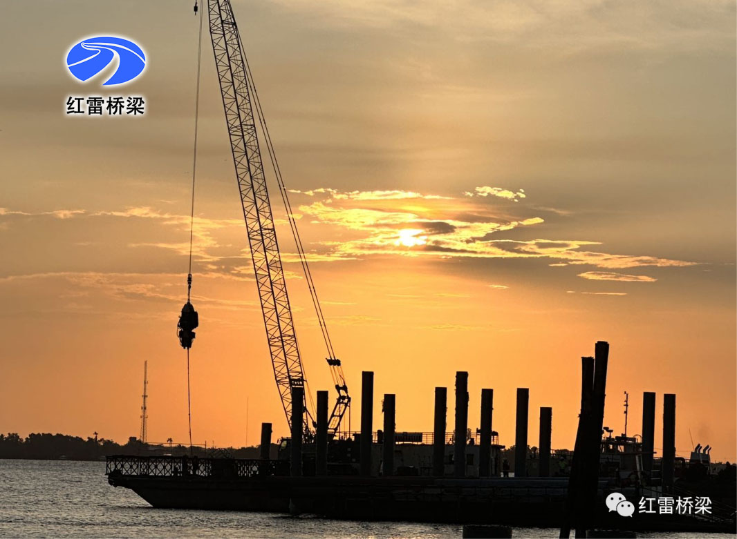 南美洲圭亞那新德梅拉拉河大橋項(xiàng)目鋼棧橋鋼護(hù)筒進(jìn)度