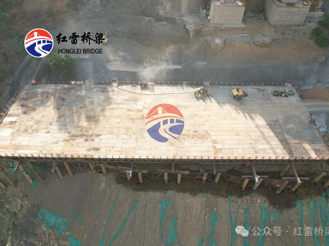 國道227線鹽源縣—米易縣黃泥梁子大橋工程鋼平臺完工