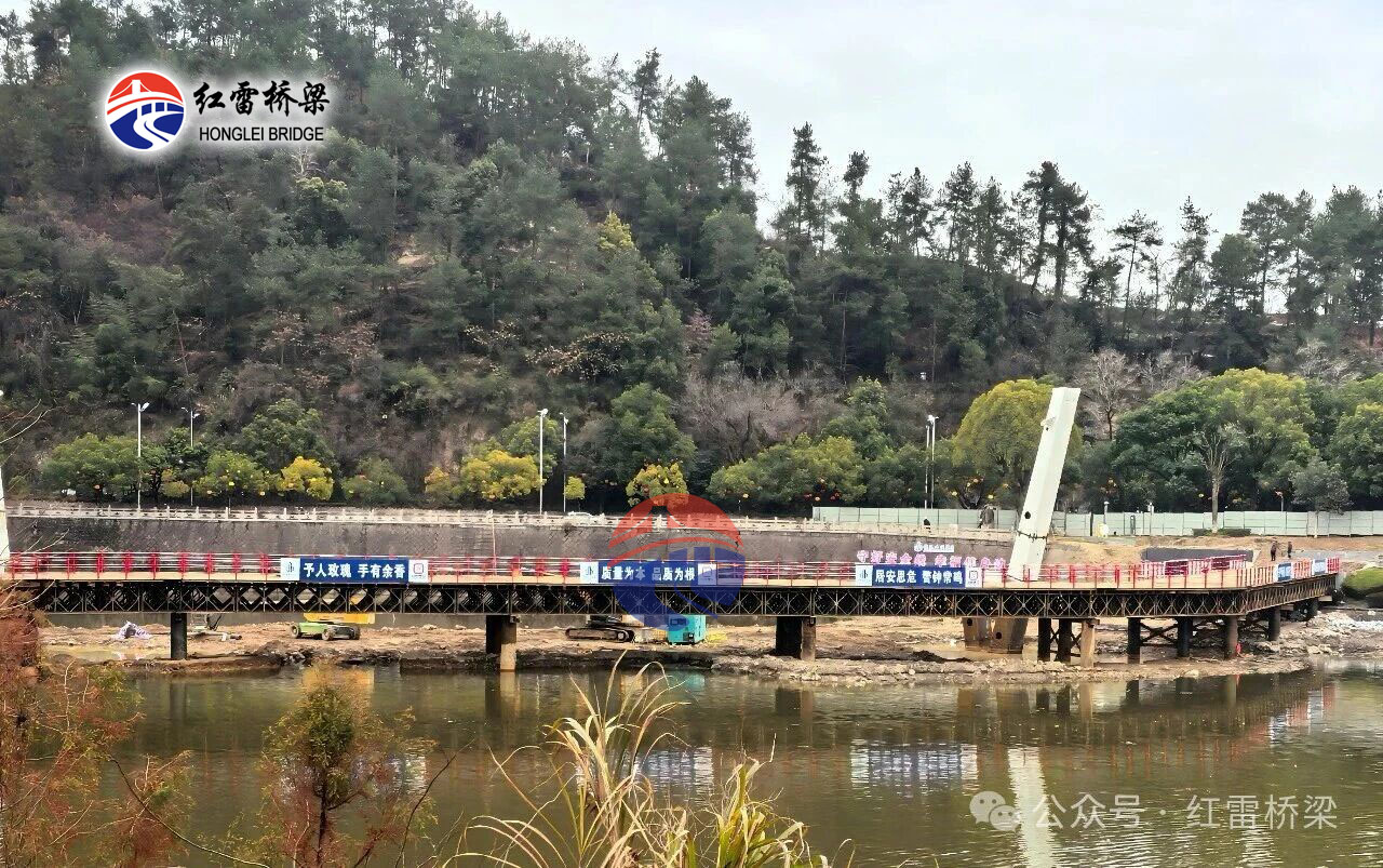 縉云縣好溪人行橋及兩岸綠道連接建設(shè)工程鋼棧橋施工